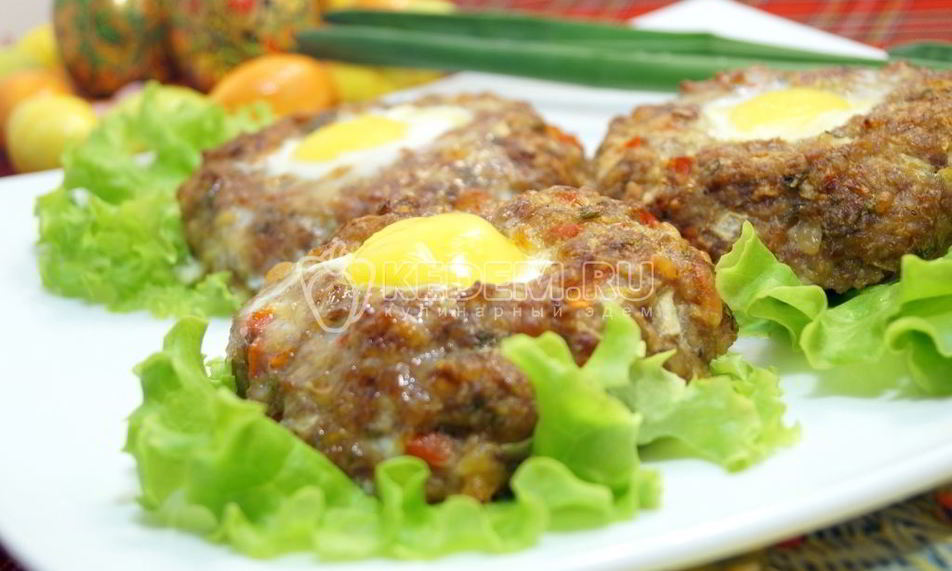 Рецепт пасхальных мясных колечек с яйцом