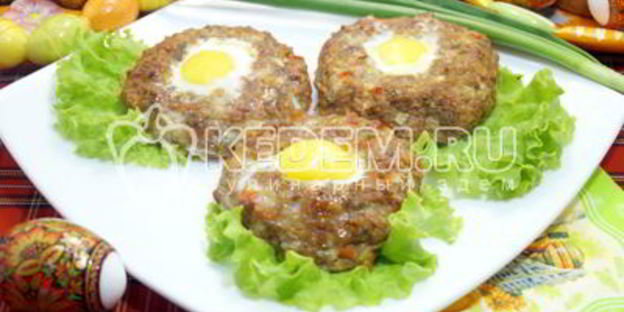 пасхальные мясные колечки с яйцом