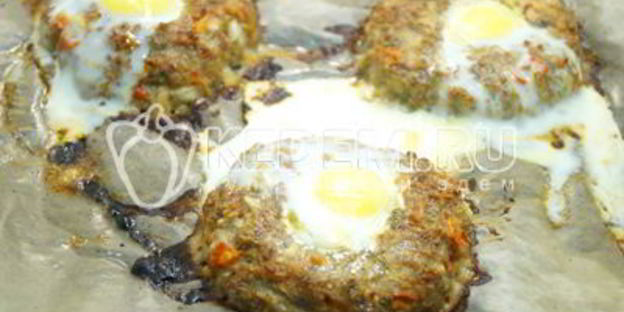 пасхальные мясные колечки с яйцом