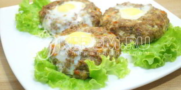 пасхальные мясные колечки с яйцом