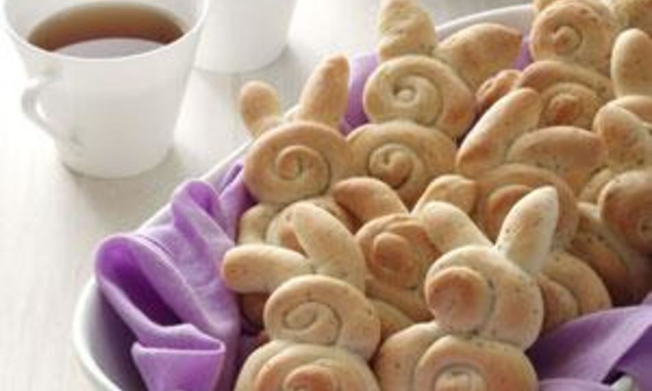 Рецепт пасхальных рогаликов в форме овечки и зайки