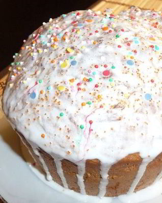 Традиционный пасхальный кулич с изюмом