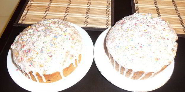 традиционный пасхальный кулич с изюмом
