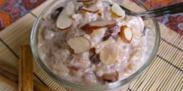 рисовый пудинг с изюмом и миндалем