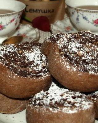 Шоколадные улитки с изюмом и орехами