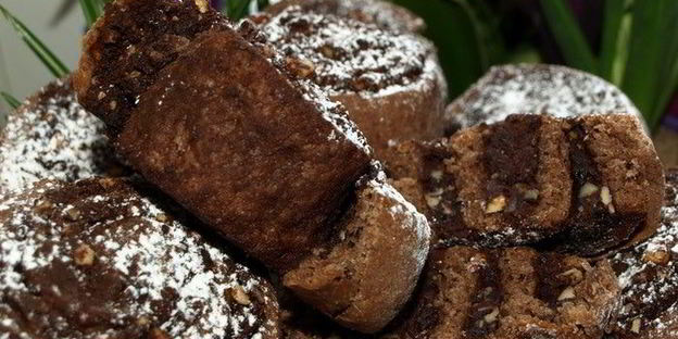 шоколадные улитки с изюмом и орехами