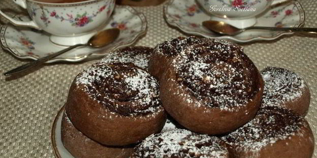 шоколадные улитки с изюмом и орехами