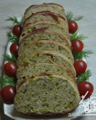 Куриное суфле с фисташками в беконе