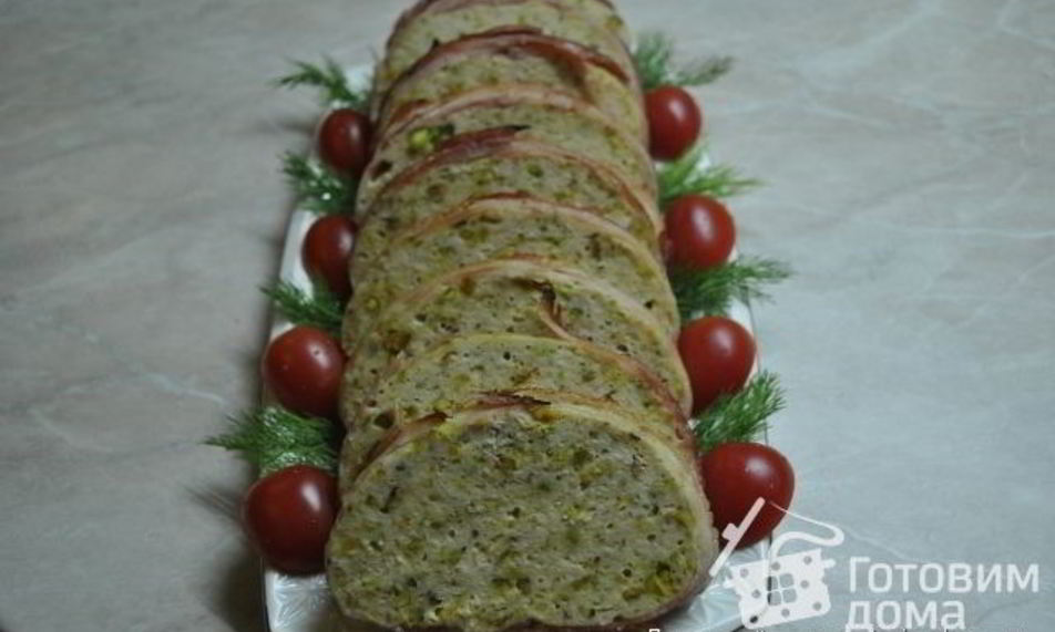 Рецепт куриного суфле с фисташками в беконе