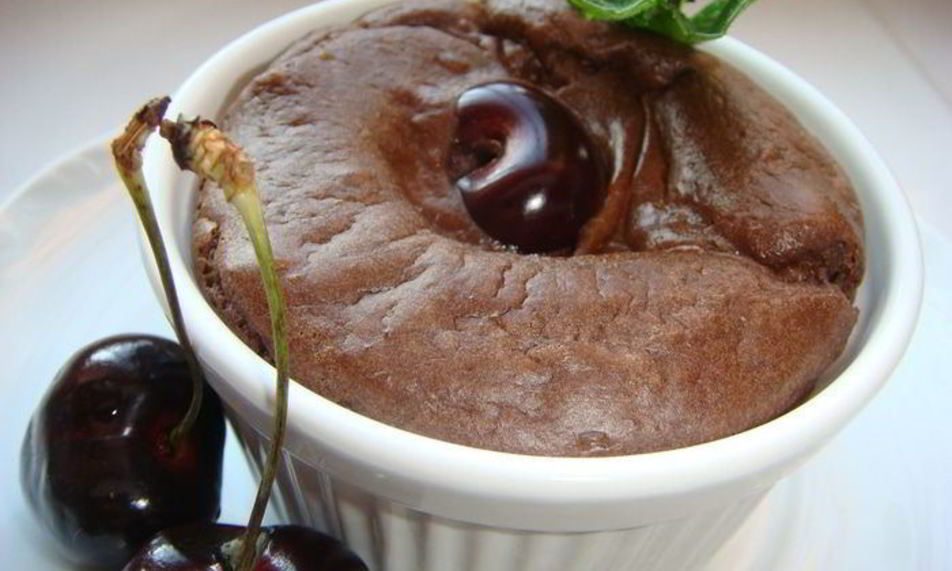 Рецепт шоколадного суфле запеченного с пьяной вишней
