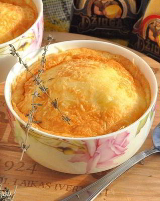 Суфле из козьего сыра и сыра Джюгас с тимьяном