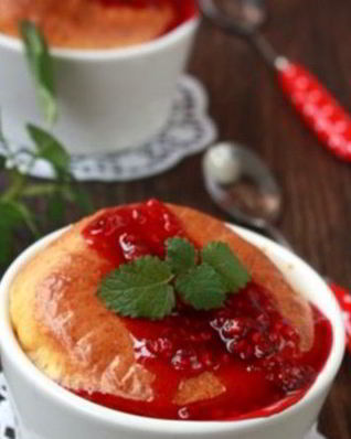 Сырное новогоднее суфле с малиной