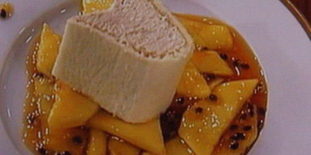 парфе-тирамису с персиковым соусом