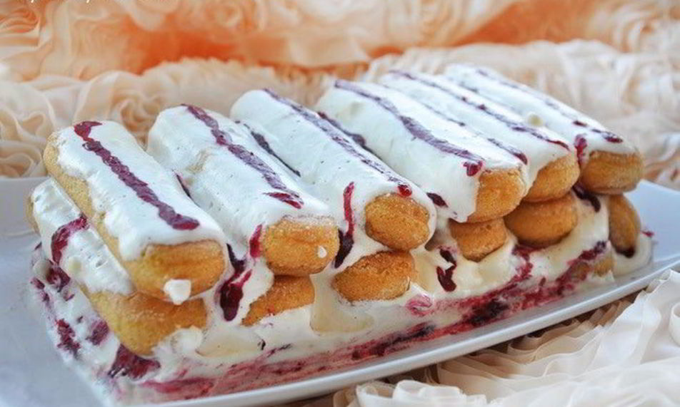 Рецепт сливочного тирамису с брусничным соусом