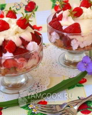 Клубничный десерт с зефиром