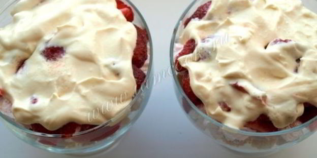 клубничный десерт с зефиром