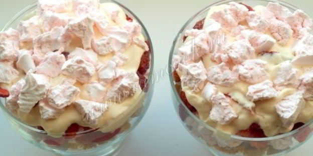 клубничный десерт с зефиром