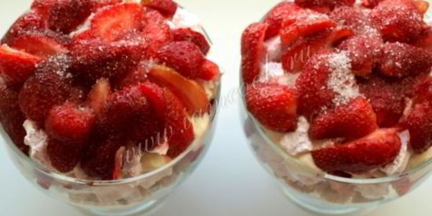 клубничный десерт с зефиром