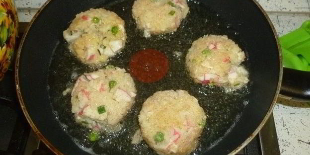 аранчини с горошком и крабовым мясом