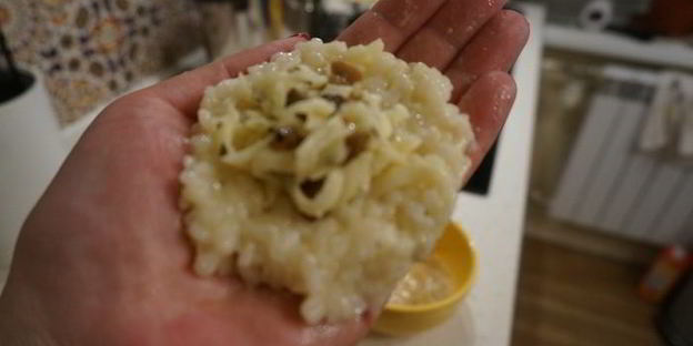 аранчини с моцареллой и грибами