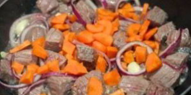 азу из говядины с огурцами