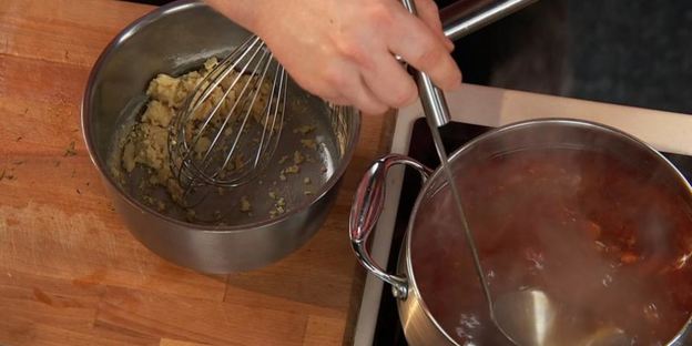 азу из говядины с соленой черемшой