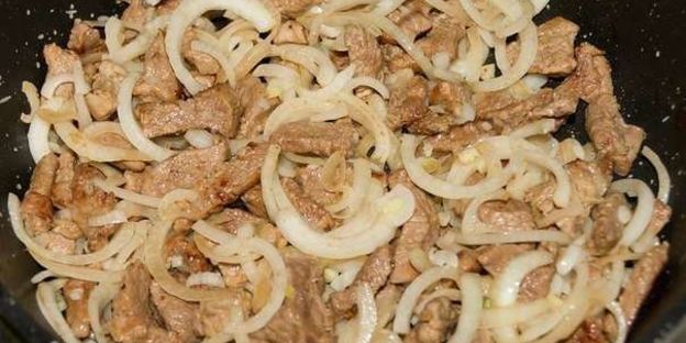 азу из говядины с солеными огурцами