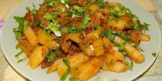 азу из говядины с солеными огурцами