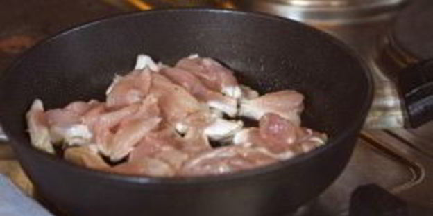 азу из индейки на сковороде