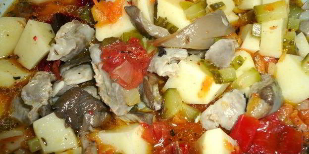 азу из куриных желудков и вешенок