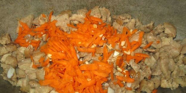 азу из свинины с солеными огурцами