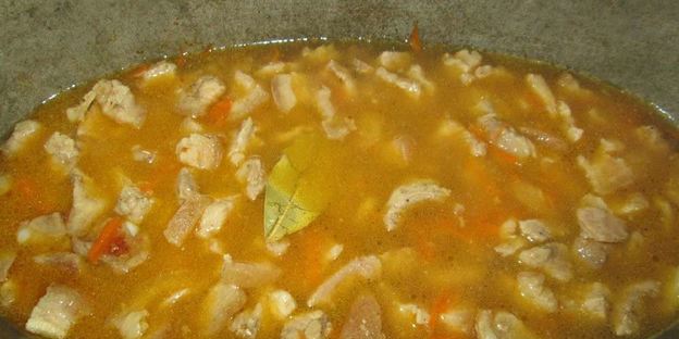 азу из свинины с солеными огурцами