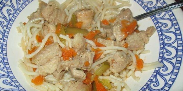 азу из свинины с солеными огурцами