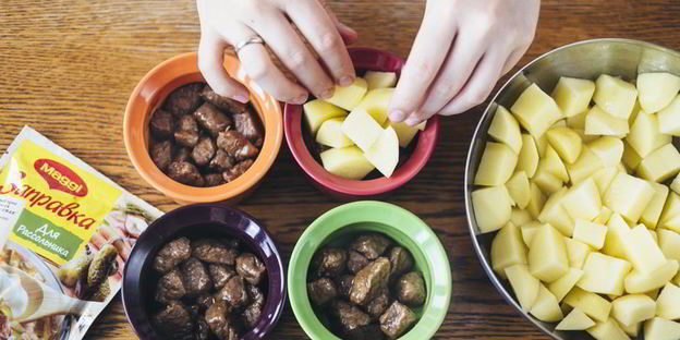 азу по-татарски в горшочках