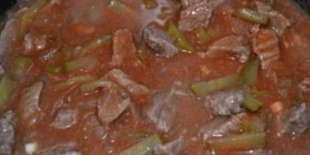 азу с солеными огурцами