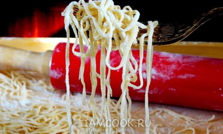 Рецепт домашней лапши двух видов