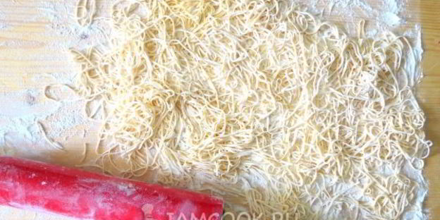 домашняя лапша двух видов