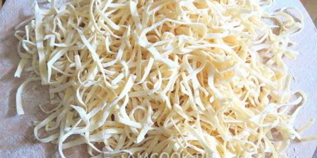 домашняя лапша двух видов