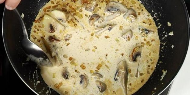 драник с грибным соусом