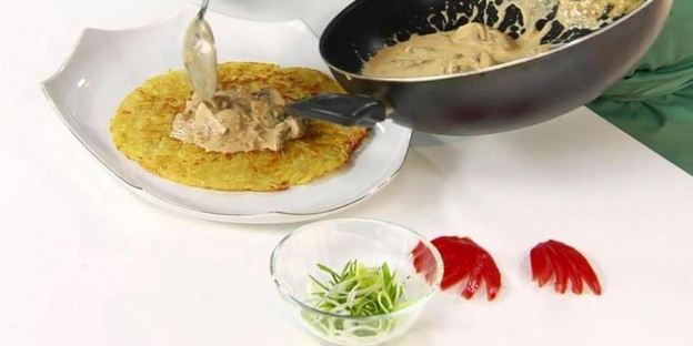 драник с грибным соусом