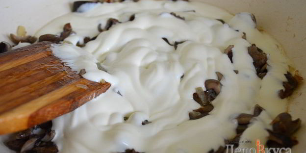 драники из картошки с грибным соусом