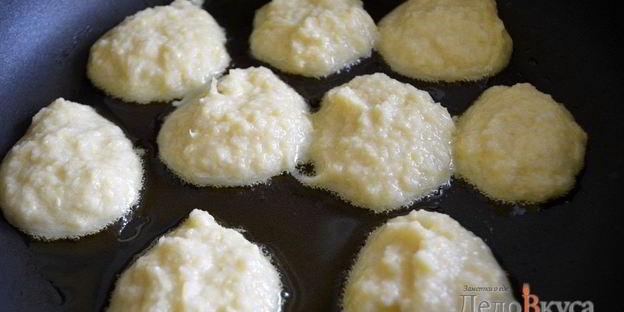 драники из картошки с грибным соусом