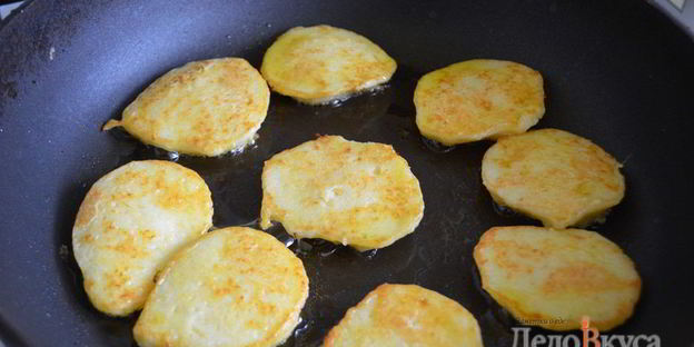 драники из картошки с грибным соусом