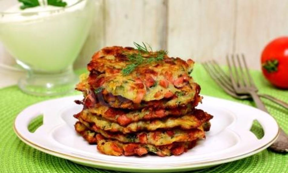 Рецепт драников с колбаской и зеленью