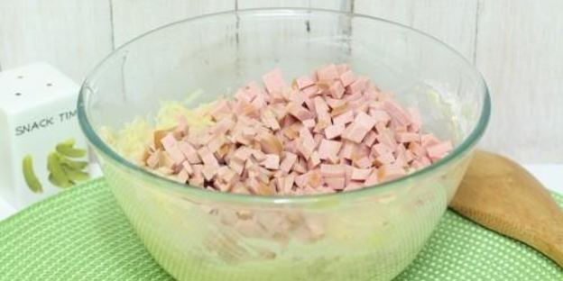 драники с колбаской и зеленью