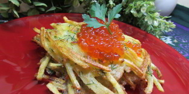 драники с красной икрой