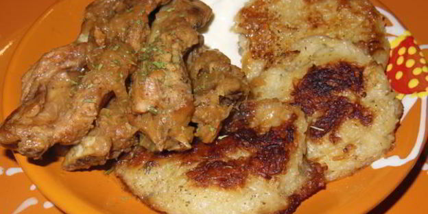 драники тушеные со свиными ребрышками