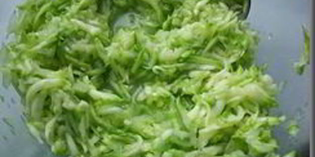 кабачковые драники с чесночным соусом