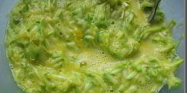 кабачковые драники с чесночным соусом