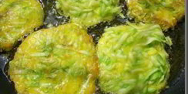 кабачковые драники с чесночным соусом